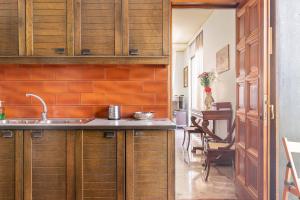 Unique Spacious new 3BDR apt in MousonFilopappou