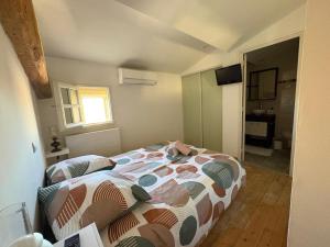 Appart 6 pers dans château clim, tourelle privée