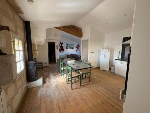 Appart 6 pers dans château clim, tourelle privée