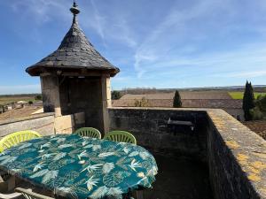 Appart 6 pers dans château clim, tourelle privée