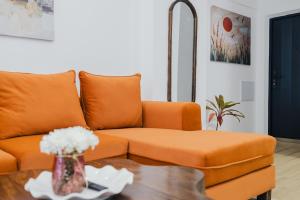 15th Floor 1BR at Marina Bay Westlands, Inclusive of Airport Pickup, with Pool, Gym and Cafe in the Building