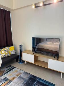 Two Palm Tree Villa at Newport City near Airport T3