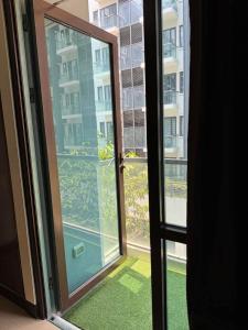 Two Palm Tree Villa at Newport City near Airport T3