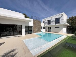 Holiday Home LOustaloun by Interhome