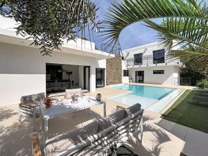 Holiday Home LOustaloun by Interhome