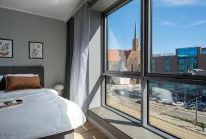 ProperUNIT Big City Lights Apartment with AC