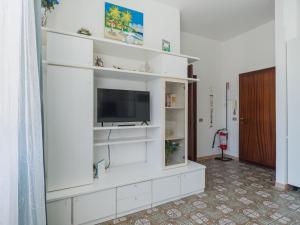 Apartment Brezza sul Mare by Interhome