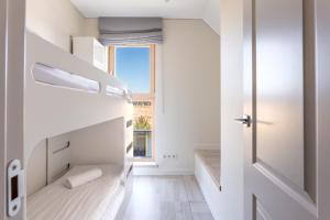 SugarDunes APT- 1minToTheBeach, AC & Parking, by Cohost