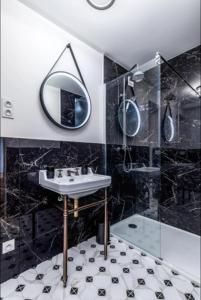 Lovely Apartment in Paris - Champs Elysées