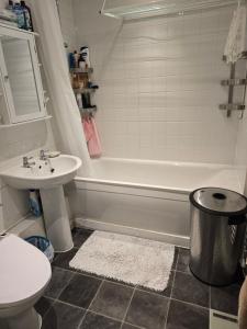 Westfield Kensington Neighbour