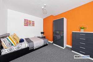 6 bedroom Group Modern House with WI-FI