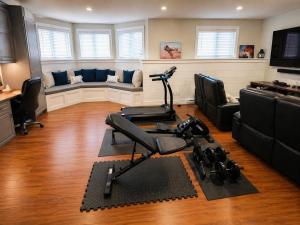 Spacious Luxury 4BR Getaway Near Casino and Magic Mountain