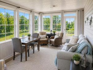 Spacious Luxury 4BR Getaway Near Casino and Magic Mountain