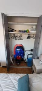 Le Nova blue les pieds dans leau