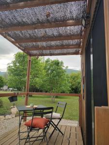 Tiny House nature & détente, Vercors, terrasse, vue montagne