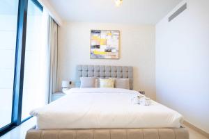 Endless Ocean View Waterfront 1 Bedroom Apartment by Island Properties