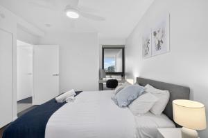 Luxury 2Bed2Bath Apt with Pool, Parking, Gym and Views