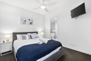 Luxury 2Bed2Bath Apt with Pool, Parking, Gym and Views
