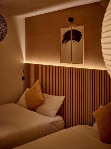 5 minutes by train to Namba Direct access to Namba, Umeda, Tennoji, KIX, and Nara Japanese-style experience 8-minute walk to the station 3 minutes to a large hot spring