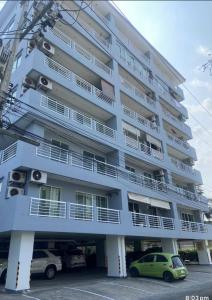Large condo middle of jomtien, near the beach 42m2