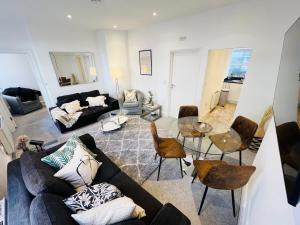 2 Bed Apartment – Steps from Oxford Street