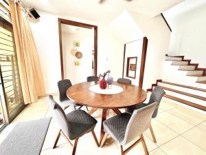 Dual Balinese Villa Bkt Indah KTV Room Wedding Party
