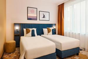 D8 Hotel