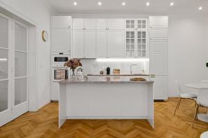 Golden Heritage Apartment in the Heart of Old Town