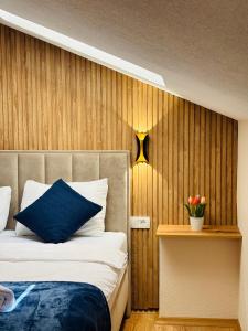 TASY Guest House - Luxury Rooms in the Heart od SHIROK SOKAK