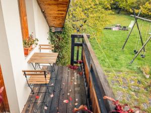 Charmant 3 pièces avec balcon, piscine et poêle à bois, proche des pistes à Serre Chevalier-Chantemerle - FR-1-762-26