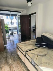 Pronto para Morar casa com Varanda e Wi-Fi a 3min da Praia