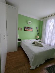 Typical Parisian apartment of 82 m2 for 4 people 14e