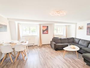 Urlaubsmagie - Ferienwohnung Hochgefühl - Gemeinschaftsgarten, Sauna & Saisonaler Pool