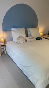 Studio for a seaside getaway - King-size bed
