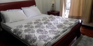 Condo near BGC Cypress Towers with 100MPBS Wifi
