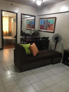 Condo near BGC Cypress Towers with 100MPBS Wifi