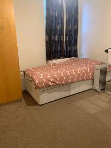 En Suite Room, Finchley, London