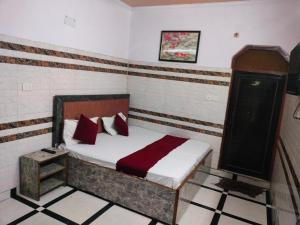 OM Residency --Nizamuddin Railway Station