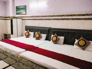 OM Residency --Nizamuddin Railway Station