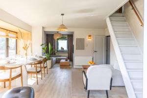 Casiola - Cozy Family Home Steps from the Sea