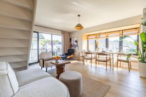 Casiola - Cozy Family Home Steps from the Sea