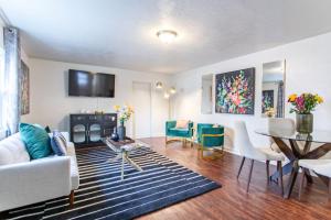 3BR Home 2-Designated Parking Up To 10 sleeps
