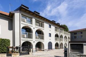 Sole- Franciacorta and Lake - Love Italy Homes