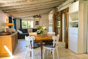 House with 2 terraces and sea view in Le Pradet