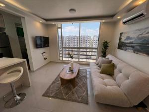 Skyline Oasis Luxury 2BR with Pool Near Beach