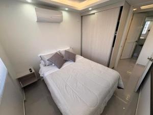 Skyline Oasis Luxury 2BR with Pool Near Beach