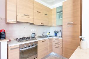 GuestHost - Comfy Apartment 200 mt from the Lake!