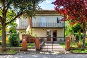GuestHost - Comfy Apartment 200 mt from the Lake!