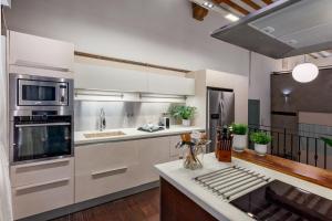 Historic Loft for 7 in Heart of Madrid