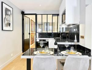 Spacious flat for 4 - Eiffel Tower